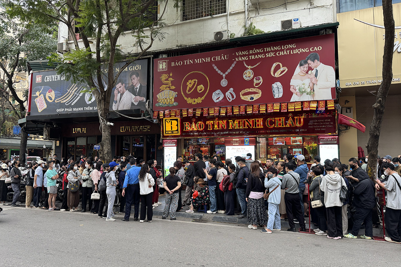 xep hang dai mua vang.jpg