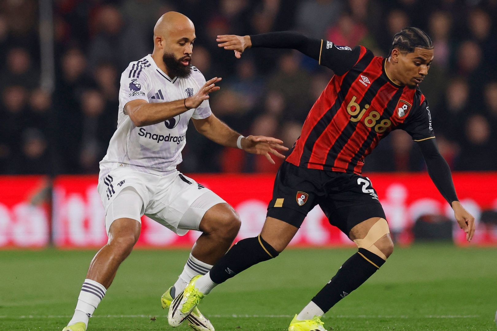 Kết quả bóng đá Ngoại hạng Anh 2025/26 - Vòng 31: MU mất điểm vì trọng tài