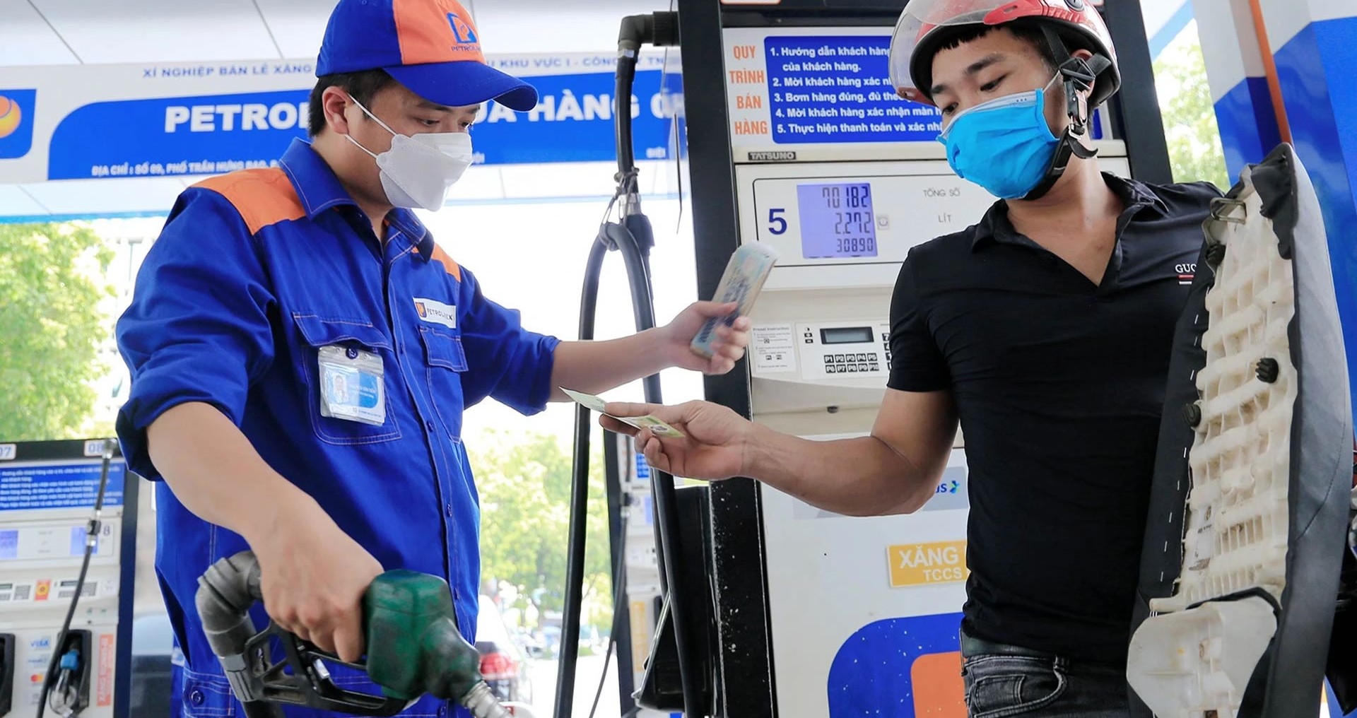 Chuyên gia kiến nghị sớm can thiệp giá xăng, quỹ bình ổn sắp cạn