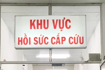 Bác sĩ gọi video cho người nhà bệnh nhân để kịp can thiệp cứu người đột quỵ