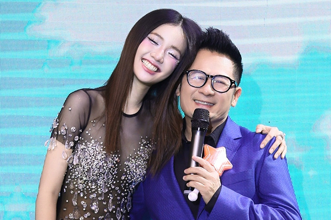 Con gái nuôi Bằng Kiều cao 1,75m xinh như hoa hậu, chơi 5 nhạc cụ