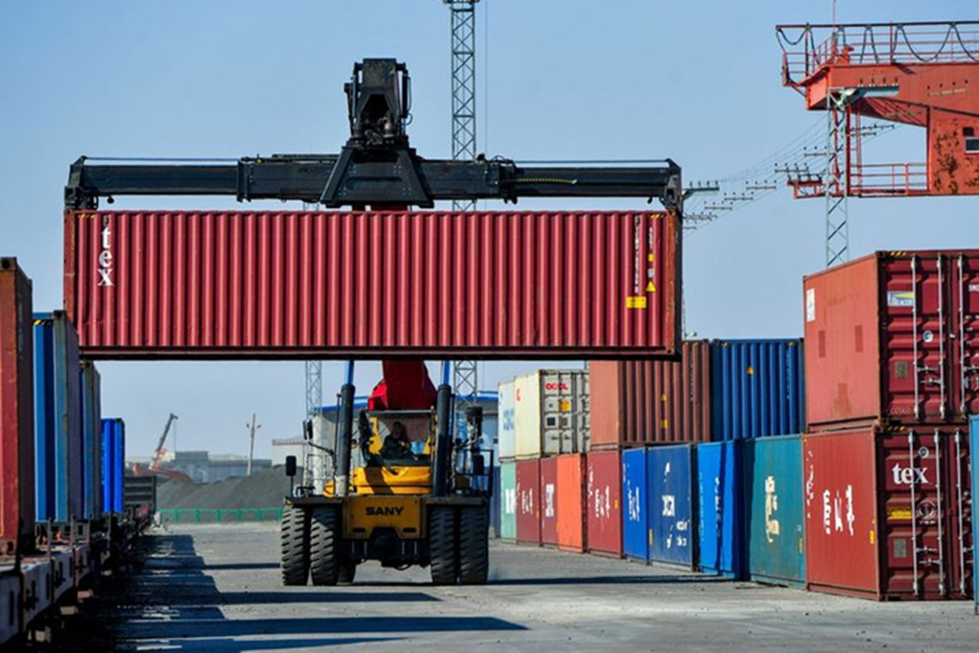 'Container hàng bị dỡ tại một cảng xa lạ, 30 năm tôi mới thấy lần đầu'