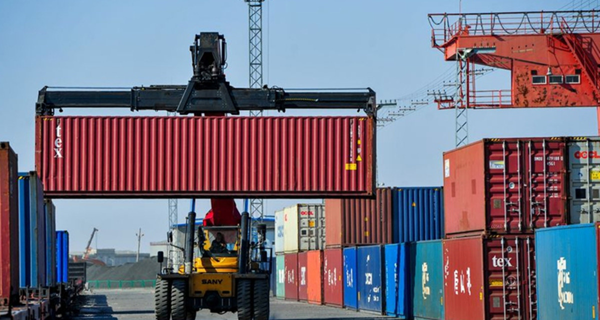 "Container hàng bị dỡ tại một cảng xa lạ, 30 năm tôi mới thấy lần đầu"