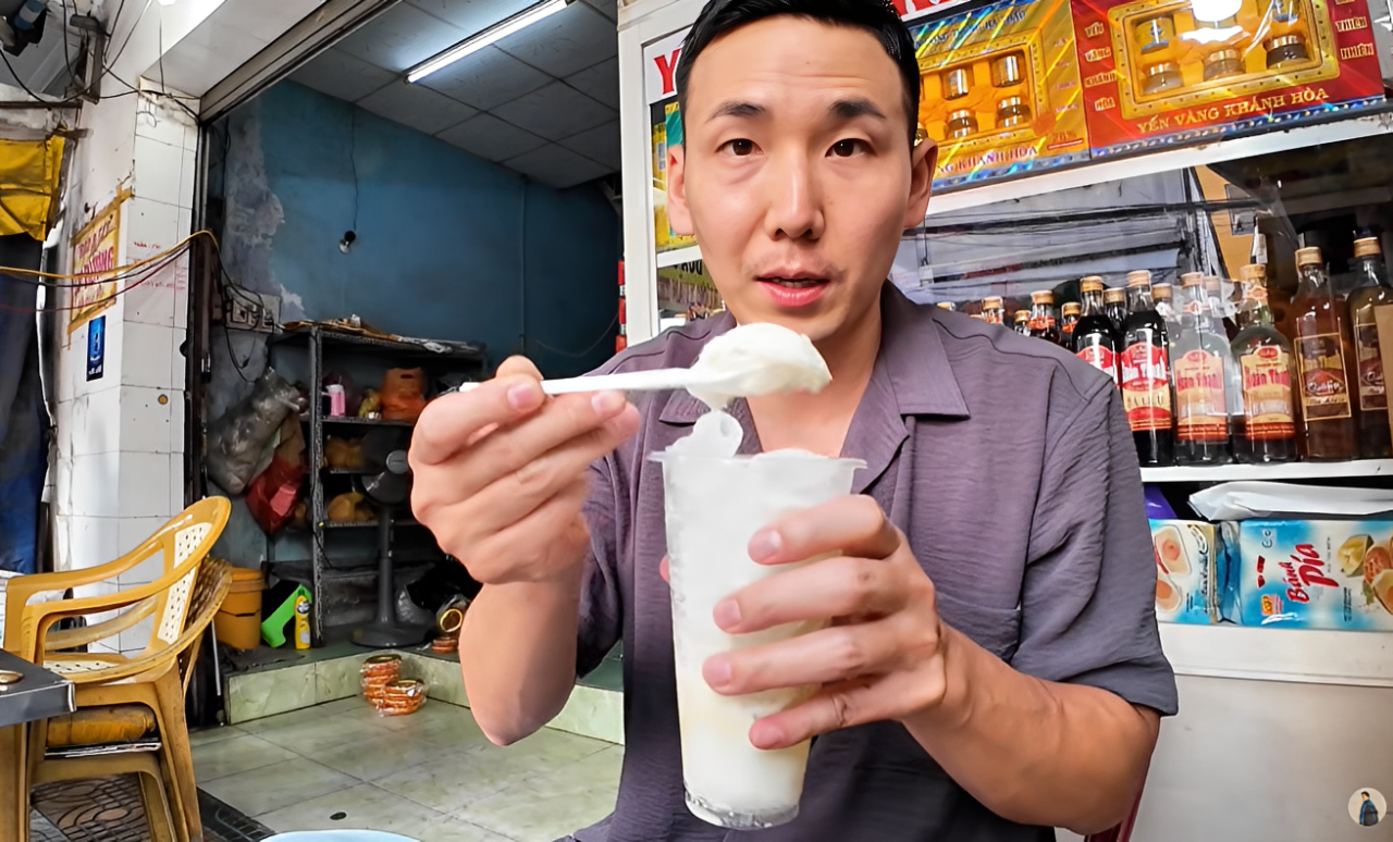 khach Nhat an dua sap (1).png