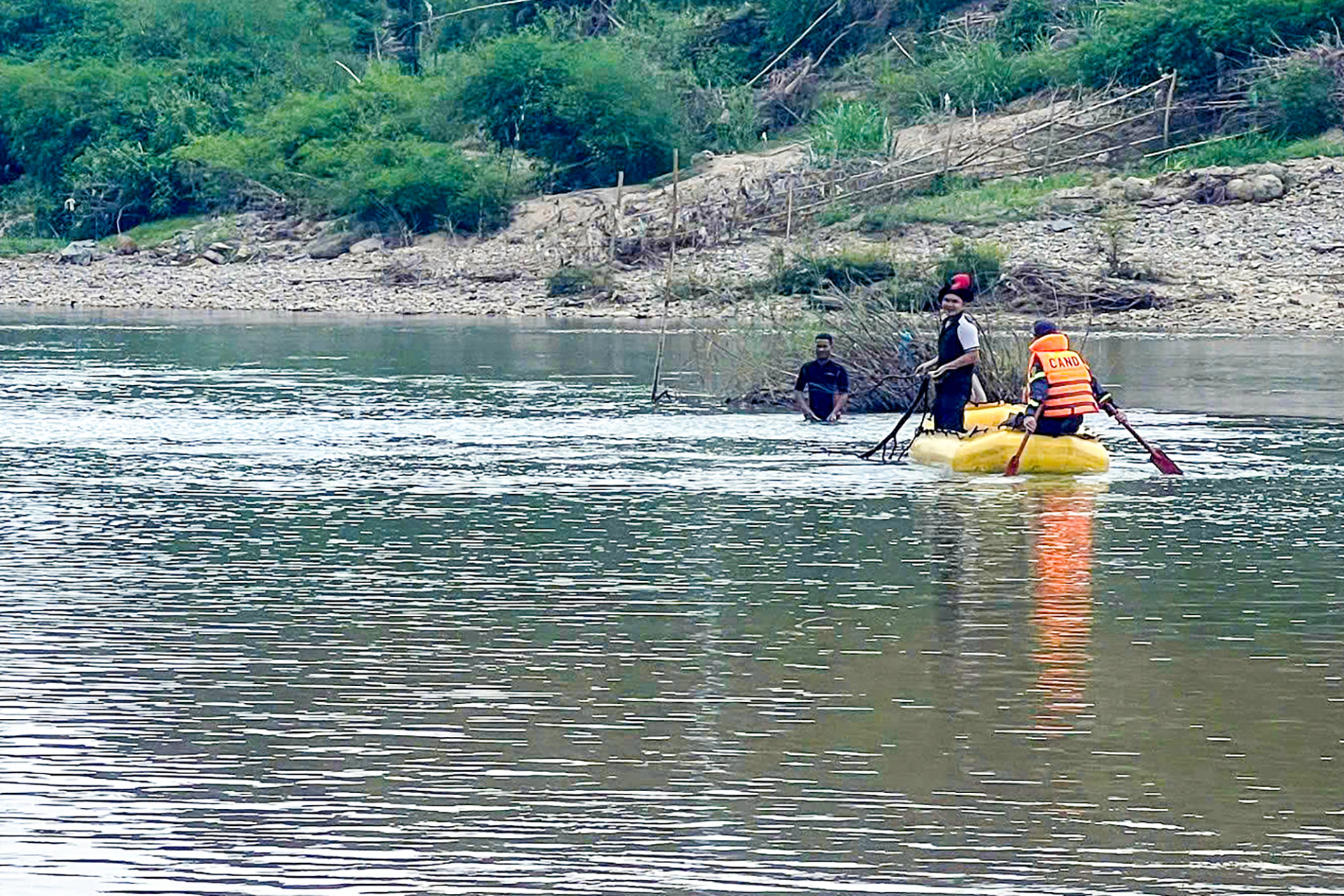 Khu vuc song noi can bo cong an hy sinh.jpg