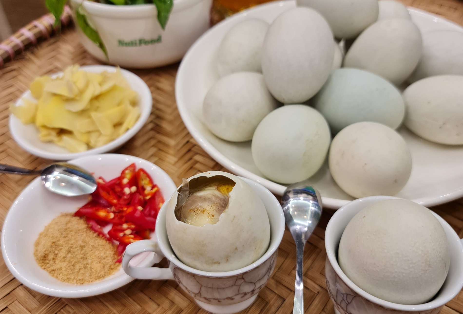 Luộc trứng vịt lộn bao nhiêu phút thì chín?