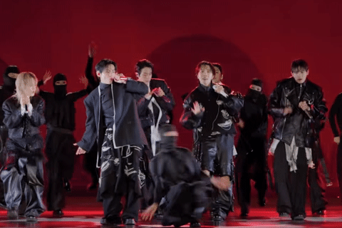 Nhóm BTS tái hợp với cơn 'địa chấn' 200.000 khán giả đổ về Seoul