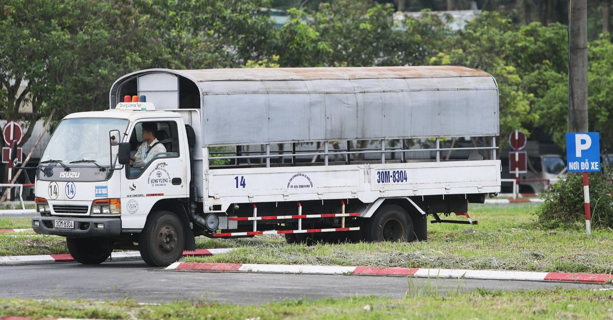 Cục CSGT đề xuất quy định chặt chẽ hơn nội dung sát hạch lái xe