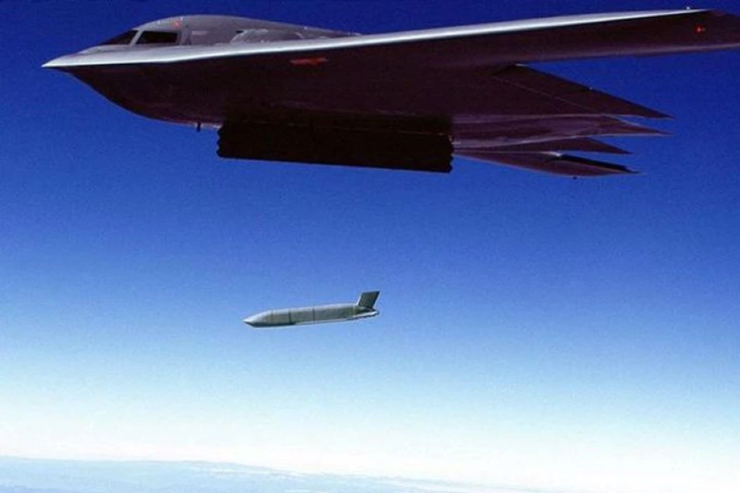 ‘Sát thủ’ tàng hình JASSM-ER so găng ‘búa tạ’ siêu thanh BrahMos-A 800km khiến phòng không tê liệt