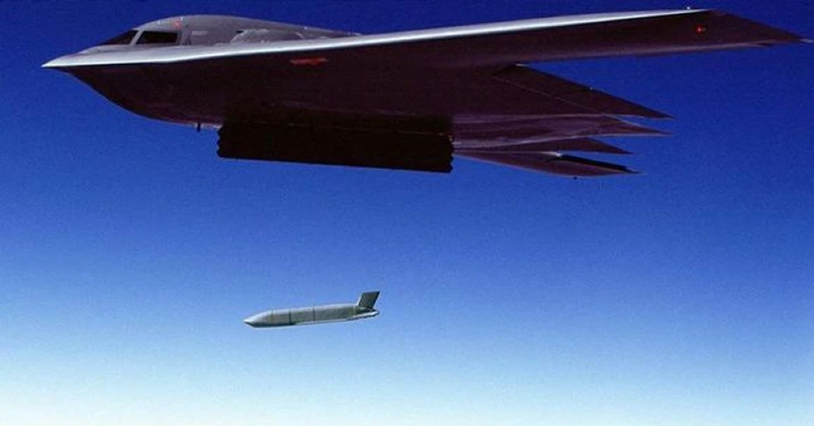 ‘Sát thủ’ tàng hình JASSM-ER so găng ‘búa tạ’ siêu thanh BrahMos-A 800km khiến phòng không tê liệt