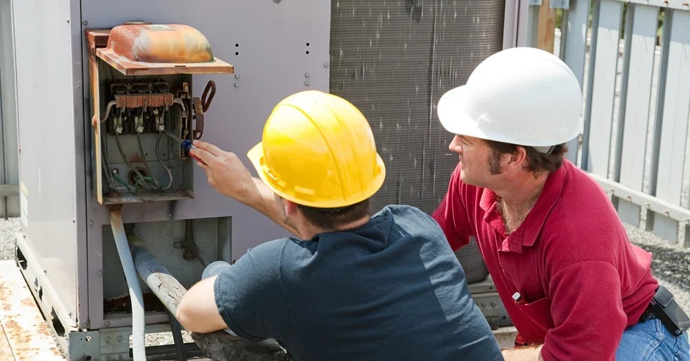 Thợ điện, thợ xây, thợ sửa điều hòa 'lên ngôi'