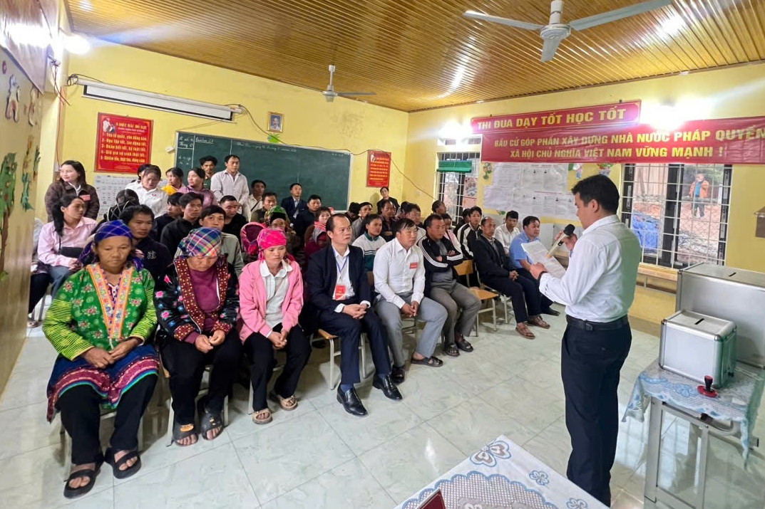 Chuyện rào đường và con số 100% cử tri đi bầu ở bản Nậm Vạc 1