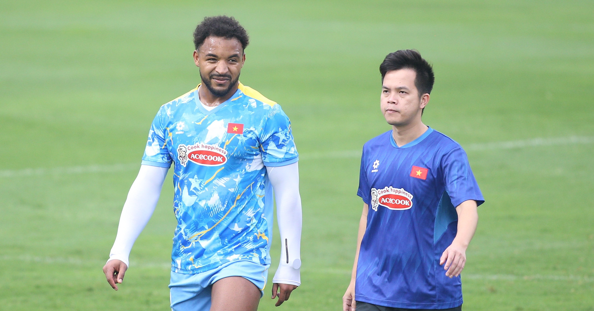 Xuân Son bỏ dở buổi tập ở tuyển Việt Nam, HLV Kim Sang Sik tái mặt