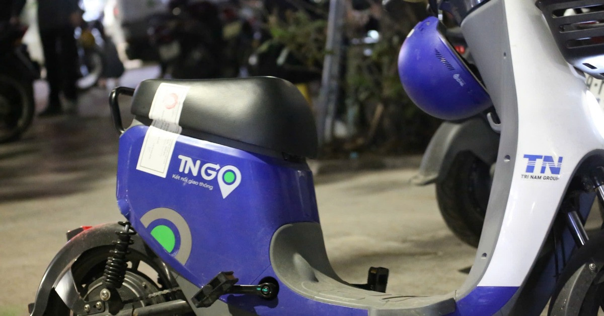 Bị CSGT Hà Nội giữ xe đạp điện công cộng vì vi phạm nồng độ cồn, tài xế phân trần ‘đi bộ mệt’