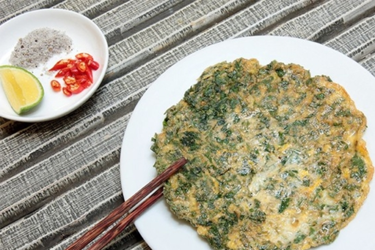 3 nhóm người không nên ăn trứng gà chiên ngải cứu