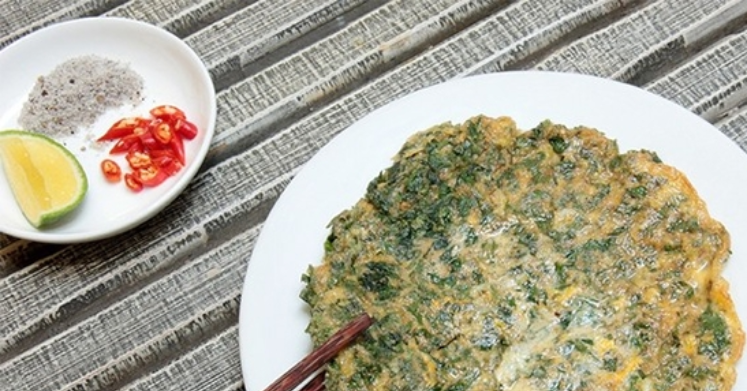 3 nhóm người không nên ăn trứng gà chiên ngải cứu