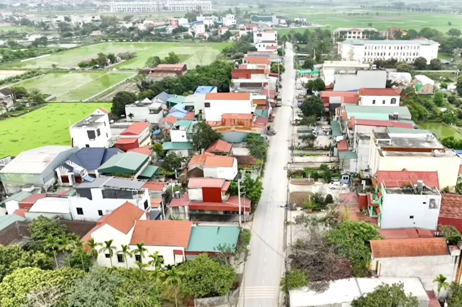 Bất ngờ đòi 2.000m2 đất mua giá 4.500 đồng; nhà sắp sập không được xây mới