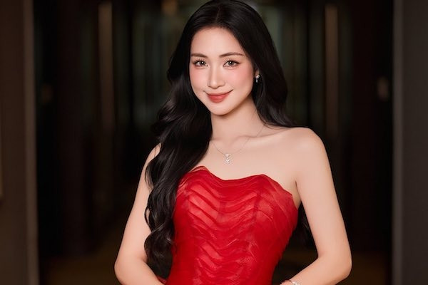 Ca sĩ Hòa Minzy khoe tin vui