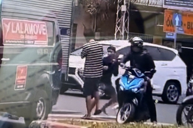 Hai tài xế hỗn chiến sau va chạm giao thông ở TPHCM