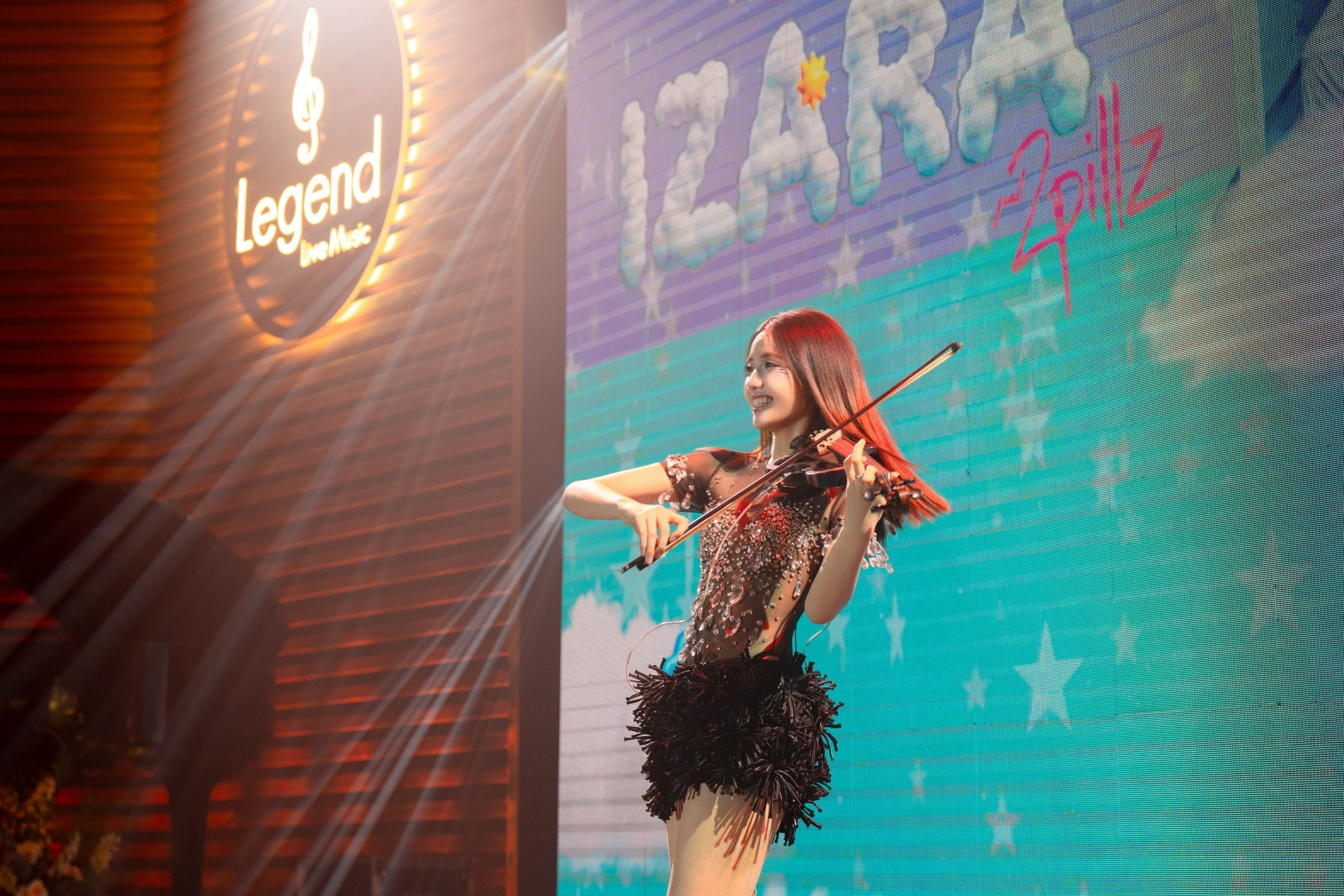 Izara Thiên Nga - nghệ sĩ đồng hành hệ sinh thái văn hóa của Trung Nguyên Legend