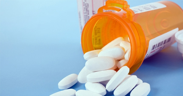 Người phụ nữ trẻ biểu hiện bất thường do dùng thực phẩm chức năng sai cách