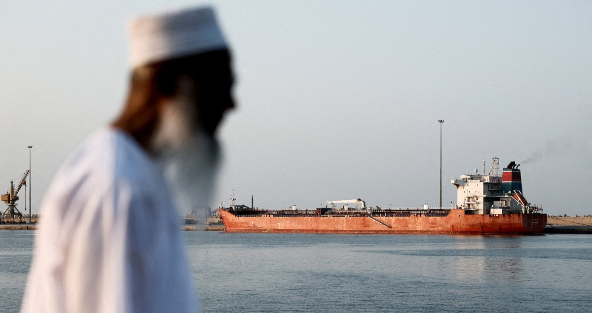 Iran cảnh báo đóng cửa eo biển Hormuz vô thời hạn, căng thẳng leo thang