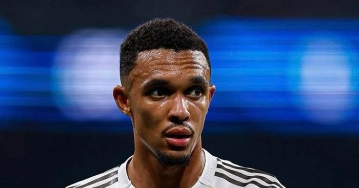 Alexander-Arnold nhận phạt, xin lỗi Arbeloa và dàn sao Real Madrid