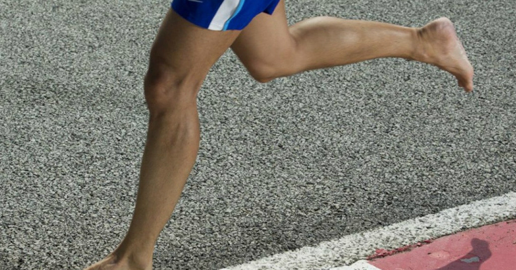 Chạy bộ chân trần lợi ít, hại nhiều