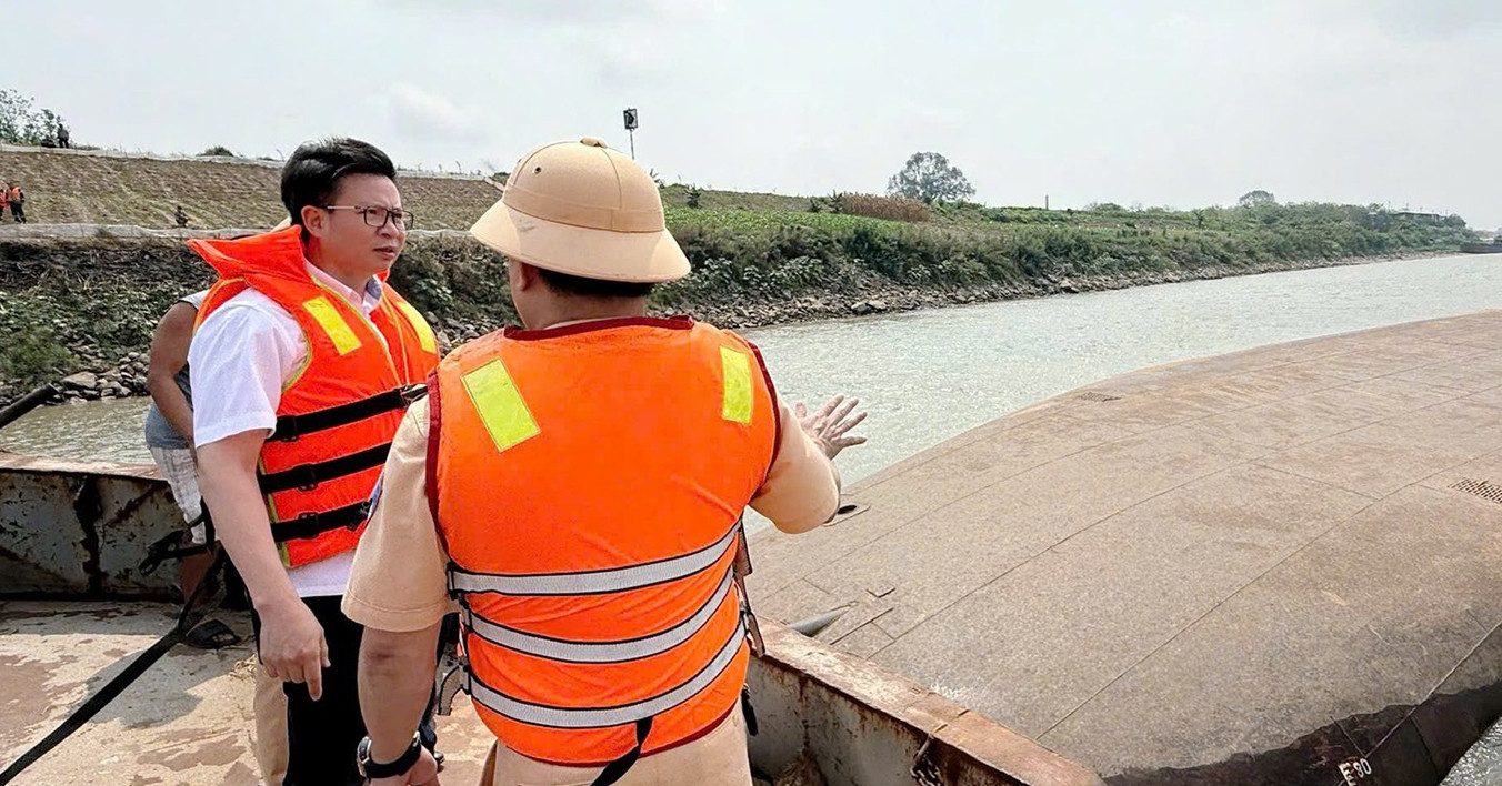 Chìm tàu ở Phú Thọ, Thiếu tướng Nguyễn Minh Tuấn trực tiếp chỉ đạo tìm kiếm