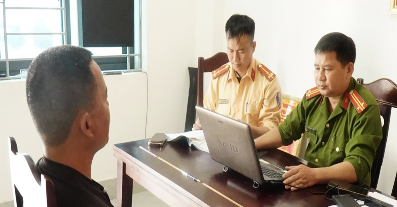 Không phát hiện dấu hiệu tội phạm trong vụ tài xế dùng ô tô chặn đường ở Nghệ An