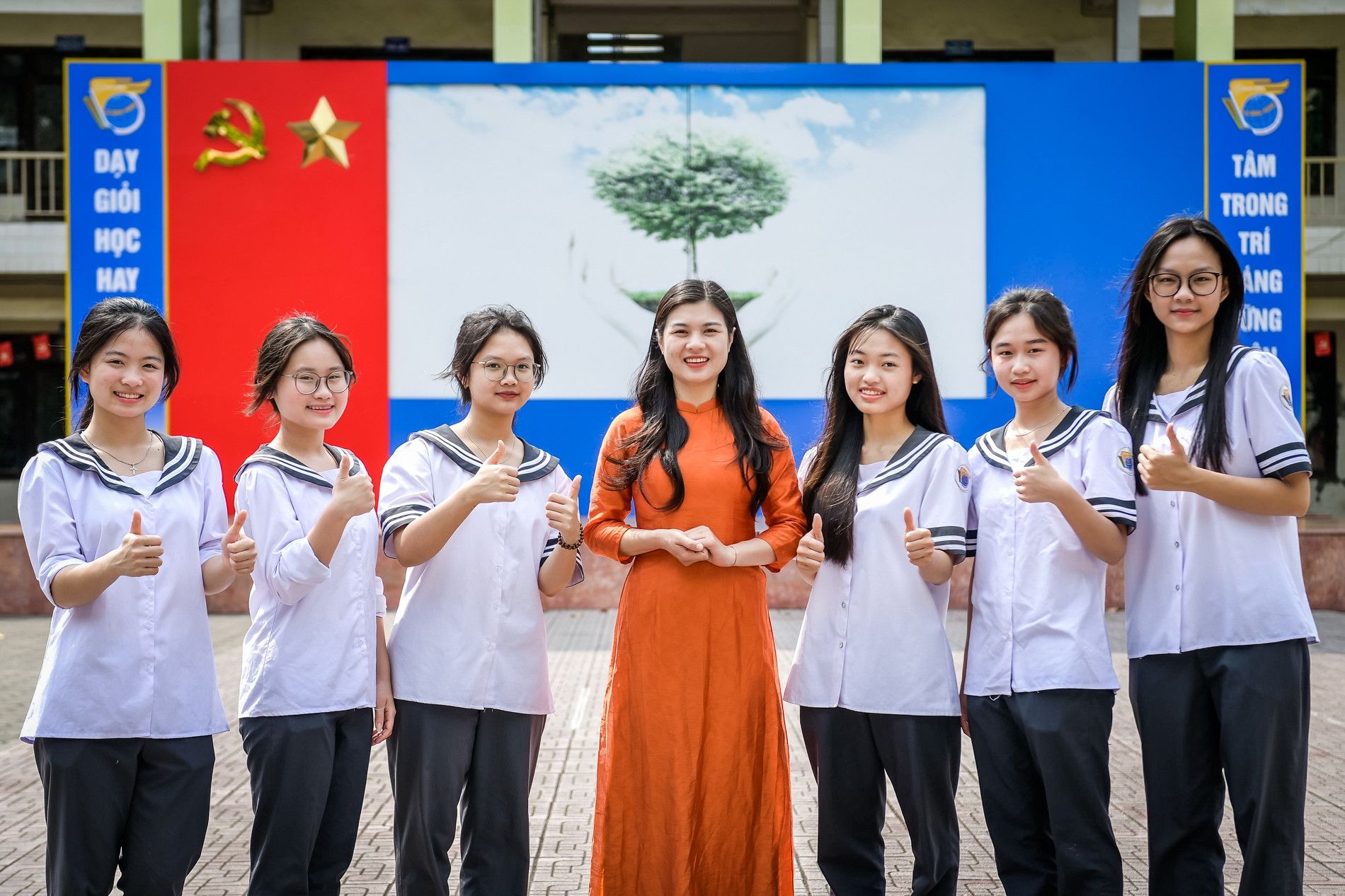 Cô giáo 9x trường chuyên nổi tiếng Ninh Bình trúng cử đại biểu Quốc hội