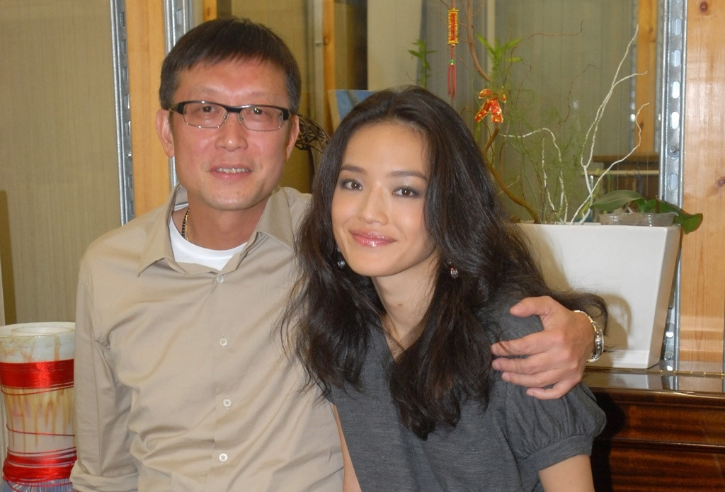 Diễn viên Thư Kỳ lên tiếng khi bị đạo diễn tố mắc bệnh ngôi sao