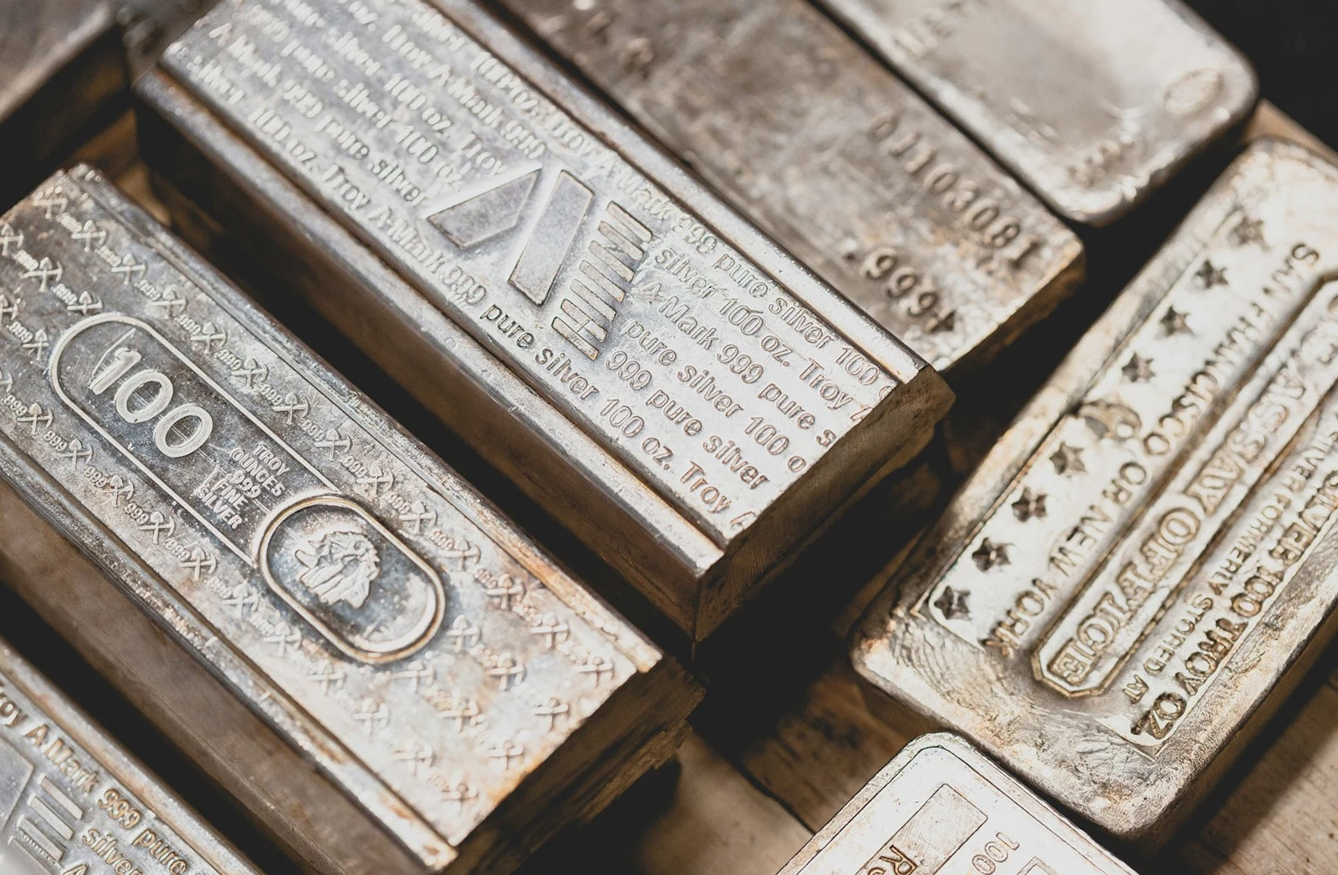 Giá bạc hôm nay 24/3/2026 tăng dữ dội hơn 4 triệu/kg