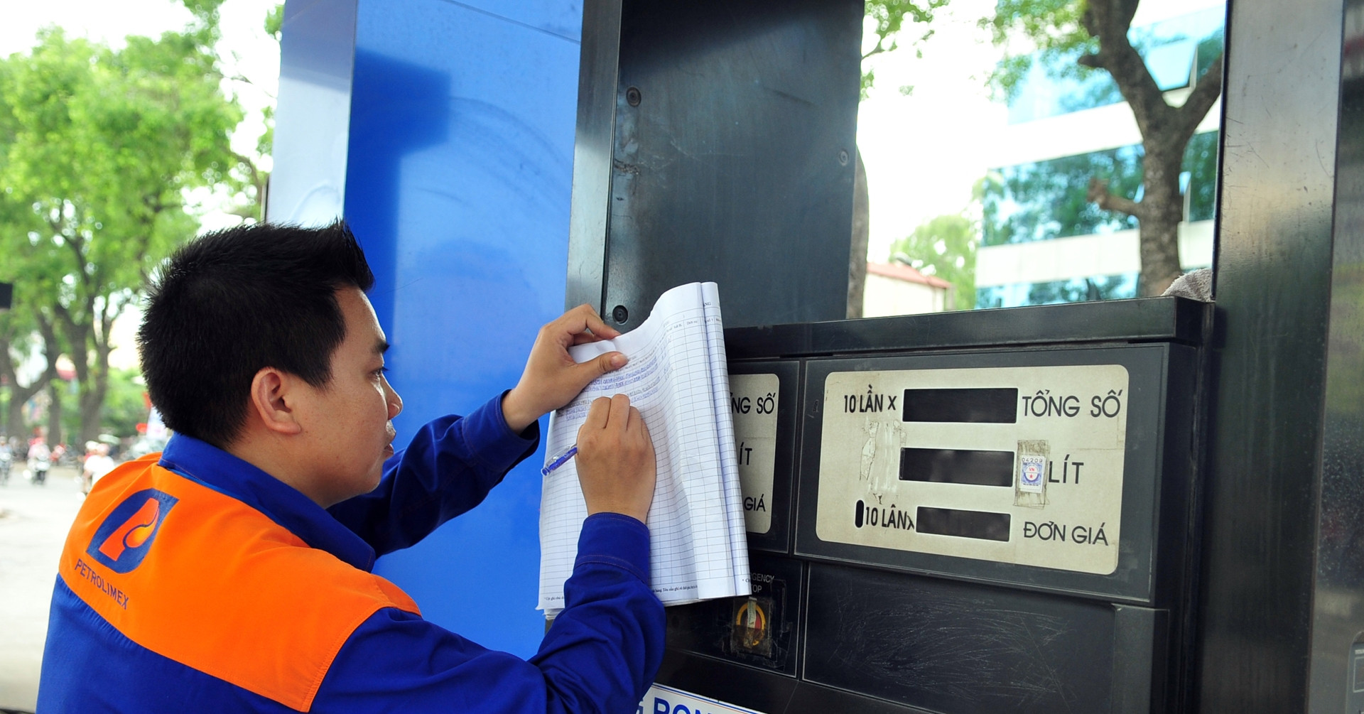 Bàn tay nhà nước điều tiết thị trường xăng dầu: Giữ ổn định giá cả