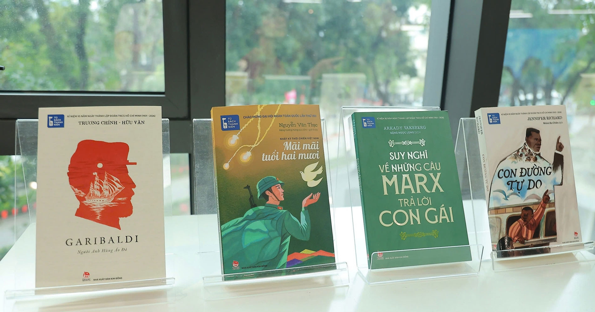 Khơi dậy lý tưởng sống, truyền cảm hứng cho thế hệ trẻ qua Tủ sách Thanh niên
