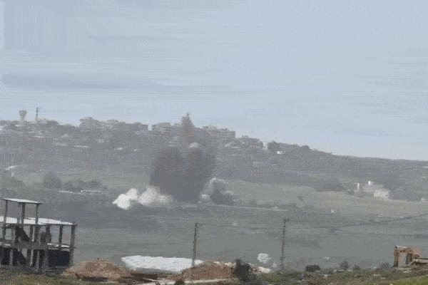 Lebanon cảnh báo nguy cơ xung đột trên bộ khi Israel đánh sập cầu Qasmiyeh