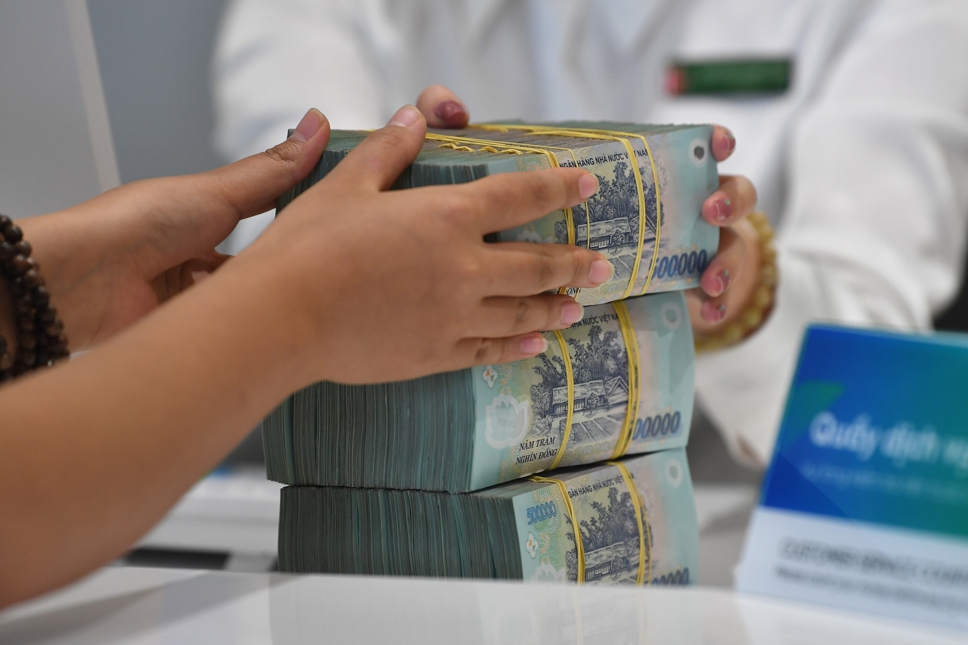 Lãi suất ngân hàng hôm nay 23/3/2026: Cuộc đua lãi suất tăng nhiệt, chạm mốc 9%/năm