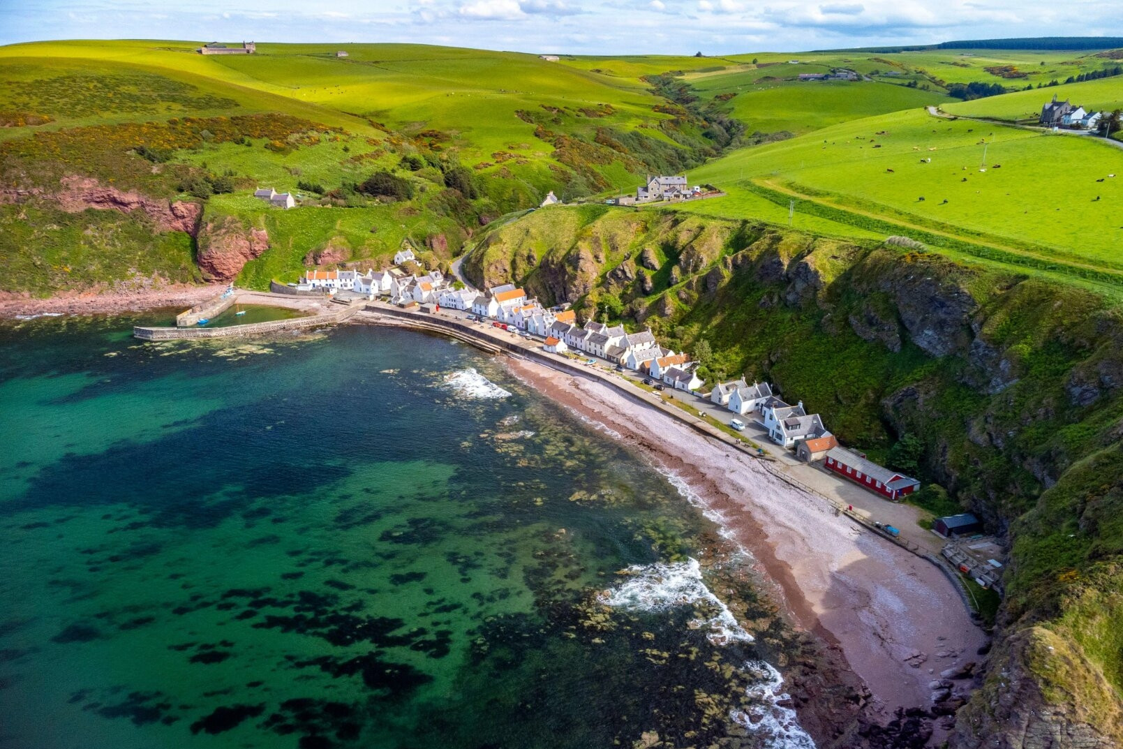  Ngôi làng đẹp như tranh vẽ, có một dãy nhà duy nhất 