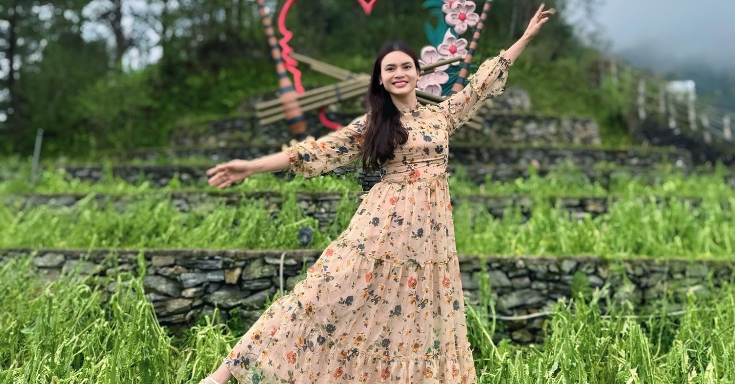 NSND Phạm Phương Thảo trẻ trung tuổi 44, Chi Pu sexy trên đường phố