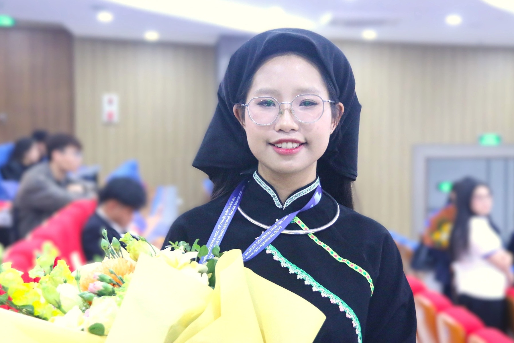 Nữ sinh một mình một đội ở sân chơi quốc gia, được Thứ trưởng Bộ GD-ĐT động viên