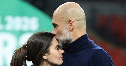 Pep Guardiola ăn mừng cảm xúc bên con gái và dàn sao Man City