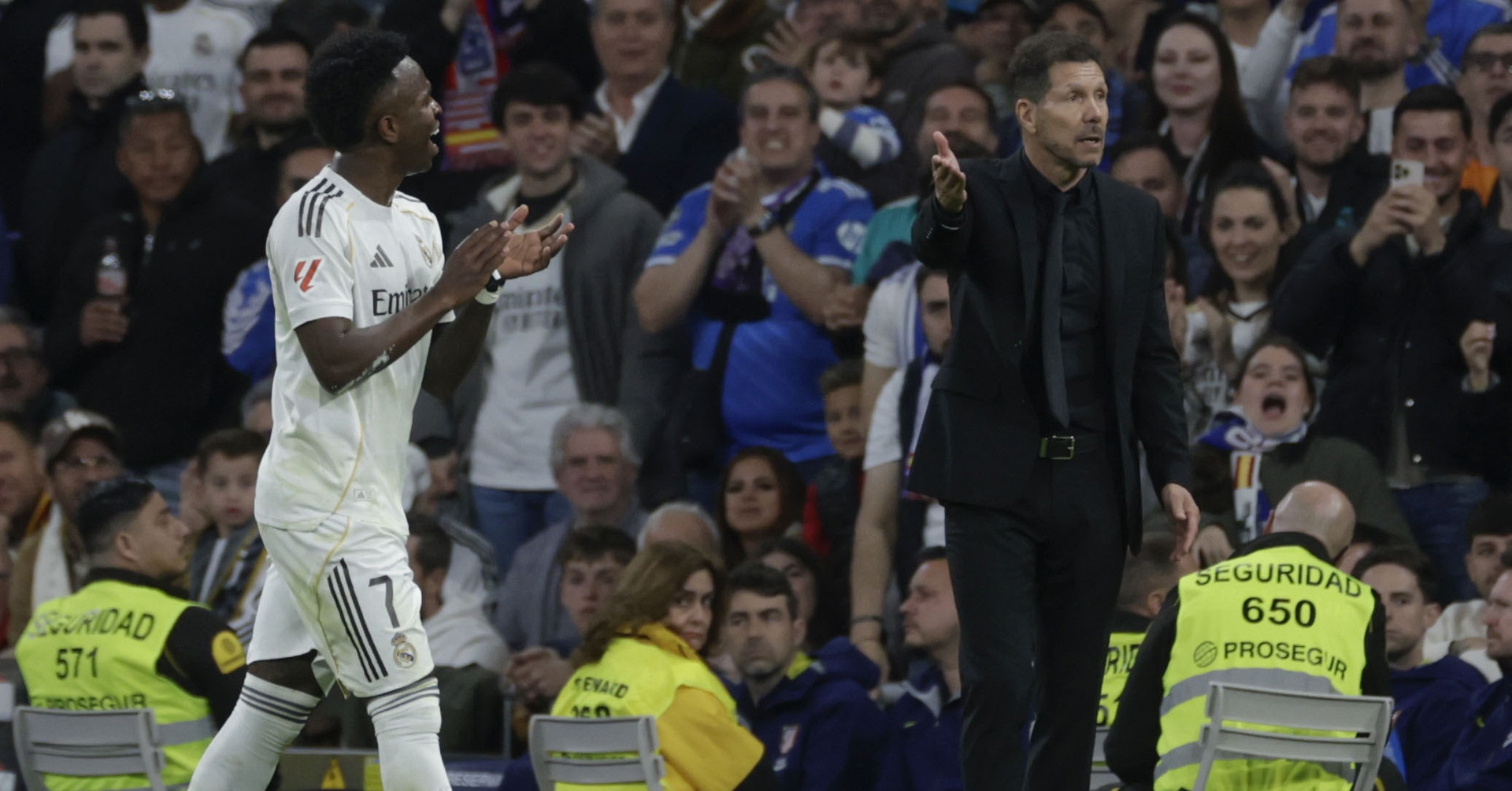 Vinicius khiêu khích, Simeone vẫn trả lời đầy bản lĩnh