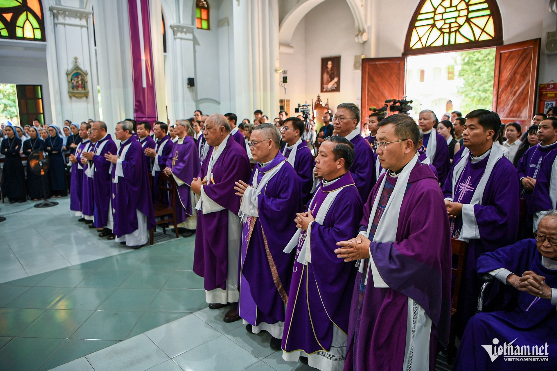 W-Lễ tang đức hồng y Trần Minh Mẫn 1 Tuấn Hùng.jpg