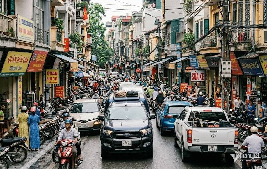 W-xe ban tai đi trong pho.jpg