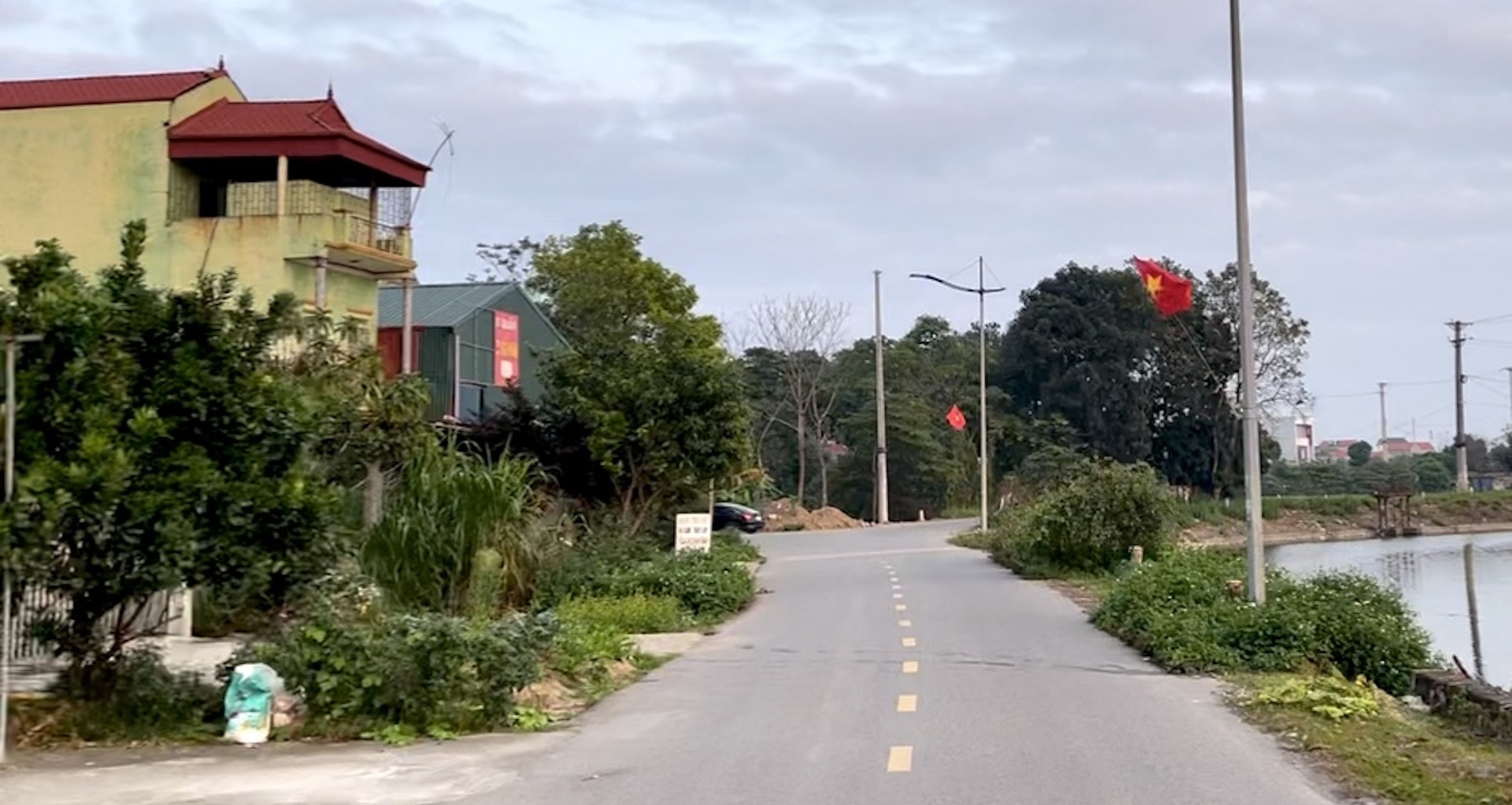 Xây nhà trên đất mua bằng giấy tay từ năm 1989, có bị xử phạt khi làm sổ đỏ?