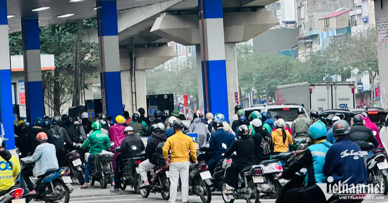 Biến động xăng dầu, doanh nghiệp tìm đường giảm phụ thuộc nhiên liệu hoá thạch