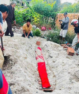 Cá hố rồng hiếm gặp dài khoảng 4m lại dạt vào bờ biển Lâm Đồng..jpg