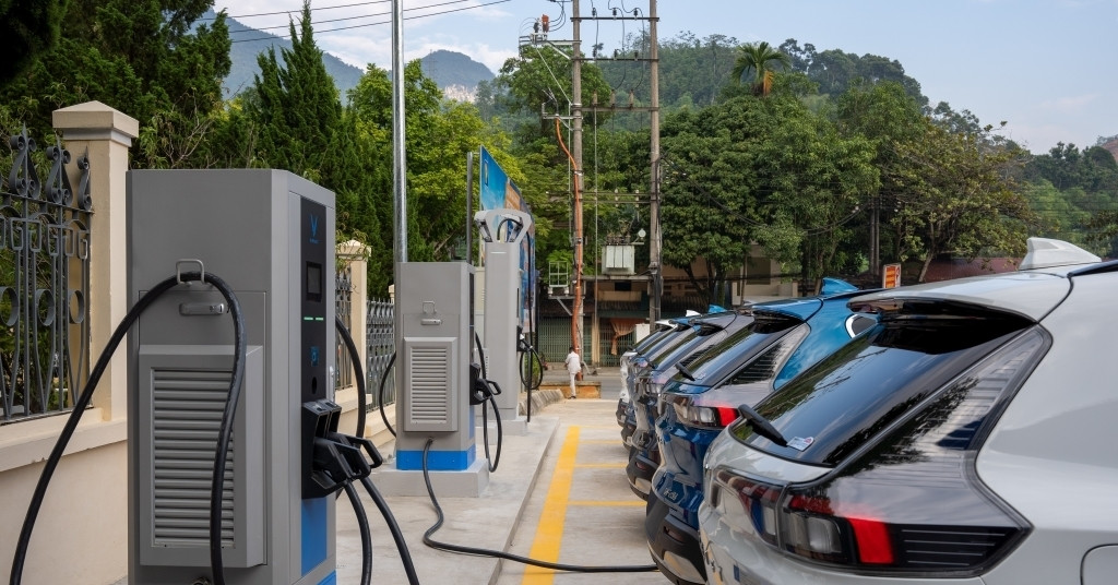 Chuyển đổi sang xe điện: Thách thức không chỉ nằm ở giao thông