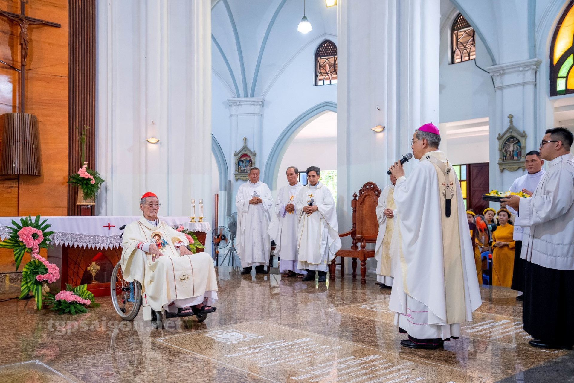 đức hồng y 14.jpg