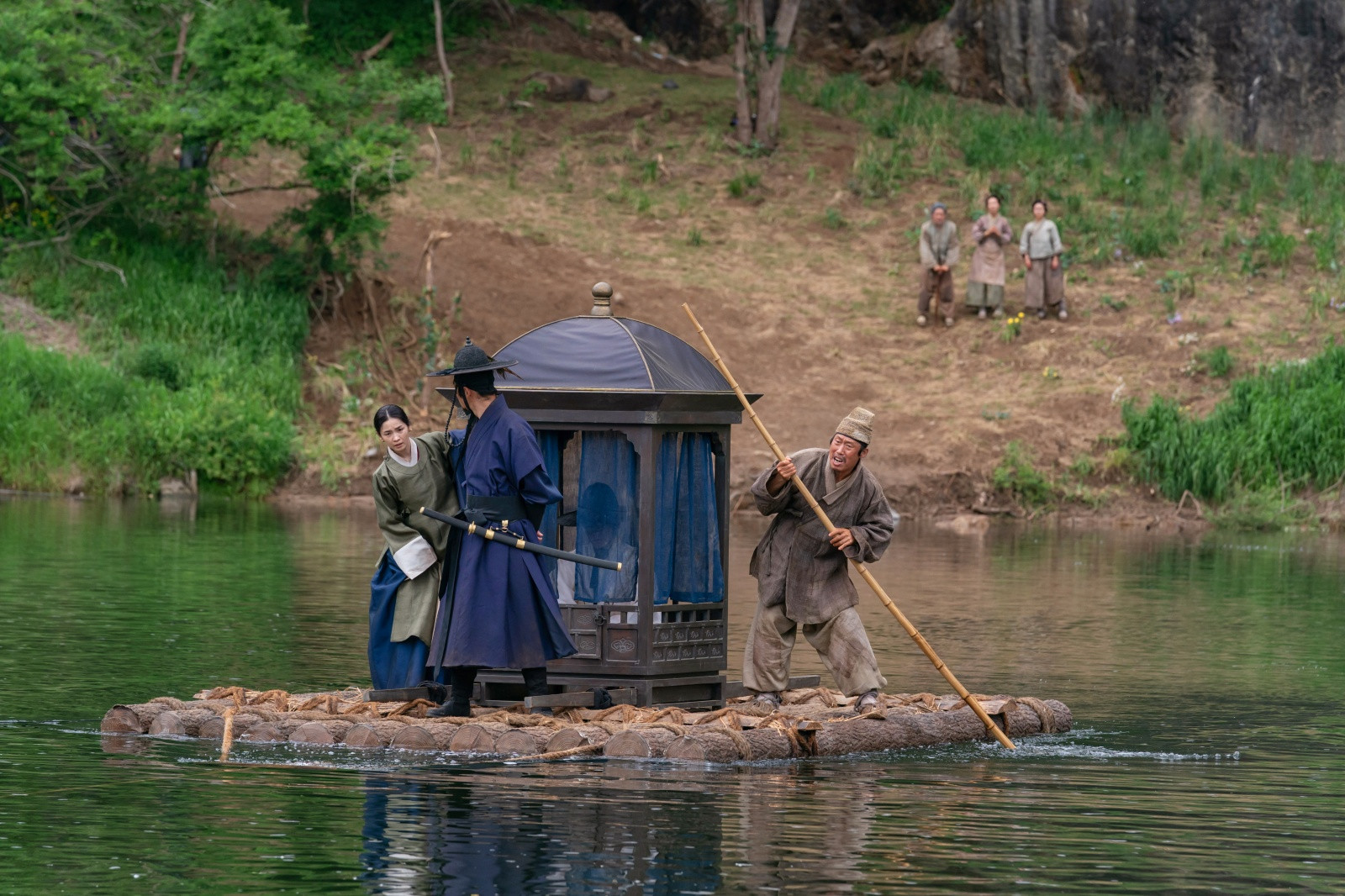 Dưới bóng Điện Hạ, 2.jpg